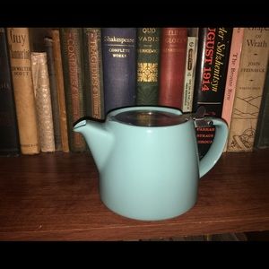 New in box ForLife Stump Teapot Infuser, Turquoise